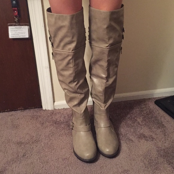 Knee-high boots🎀