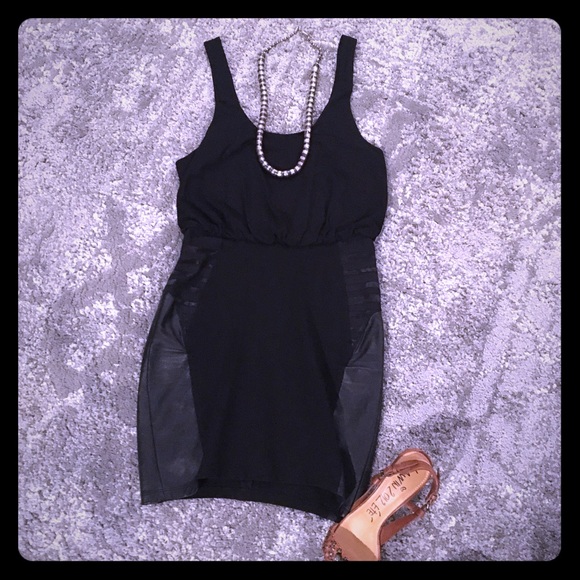 Super sexy, sporty and fun Alice + Olivia dress.