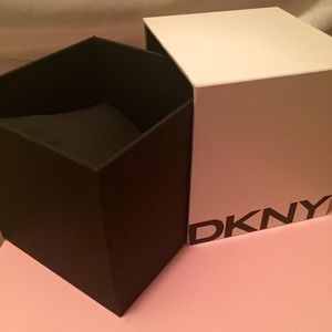 DKNY