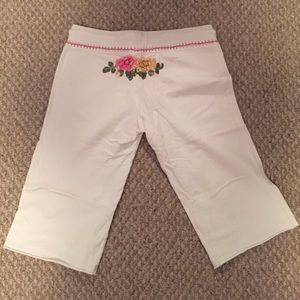 Twisted Heart white capris