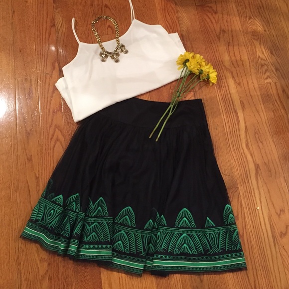 Peter Nygard skirt w/ beautiful embroidery