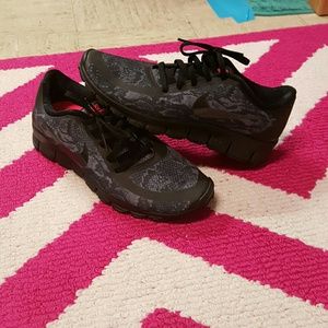 Size 9 - Nike Free 5.0