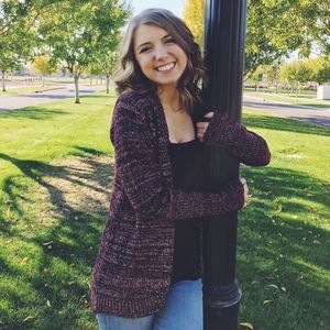 Meet your Posher, Laryssa