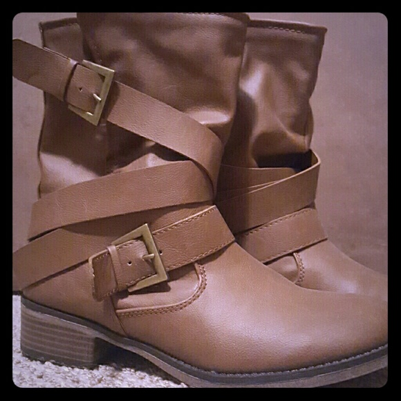 ❤VDAY SALE❤LIKE NEW brown western style boots.