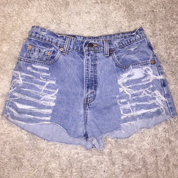 high waisted distressed Levi's size 27/28