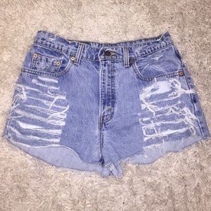 high waisted distressed Levi's size 27/28