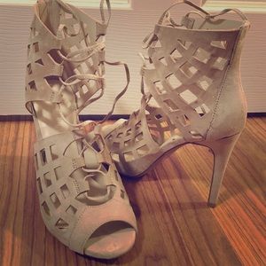 Bundle brown and black laced heels💕