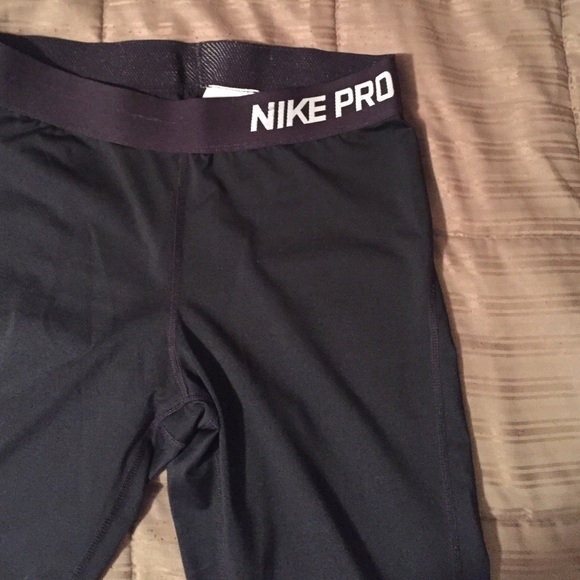 Nike Pants - Nike pro crops