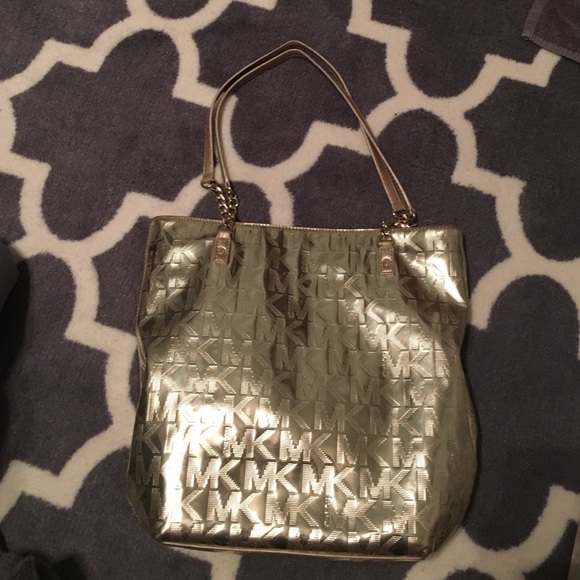 Michael Kors Handbags - Super cute Michael Kors Bag!