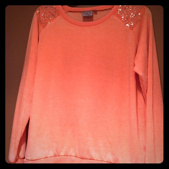 Cute sweatshirt tap with bling on the shoulders
