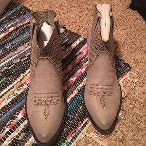 The cutest women's cowboy boots