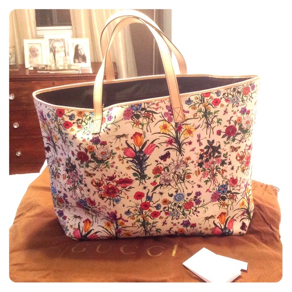Gucci Handbags - GUCCI Canvas Large Floral Tote