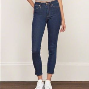 NEED GONE! Abercrombie Ankle Zip Jeans
