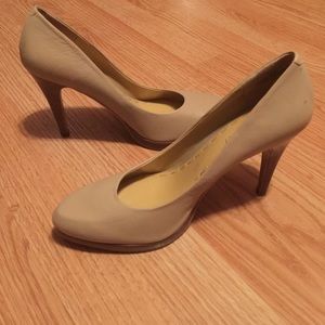 High heeled dress shoes