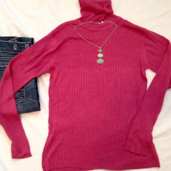 Botique Sweaters - 100% Silk Turtleneck Sz L