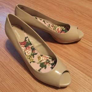 Tan open toed dress shoes