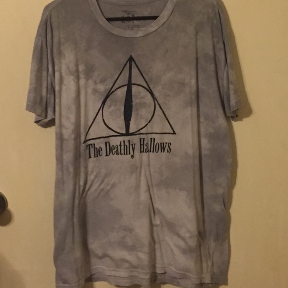 Size Large "The Deathly Hallows Tee"