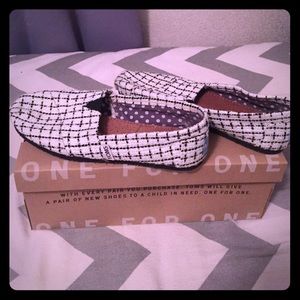 Womens toms shoes!