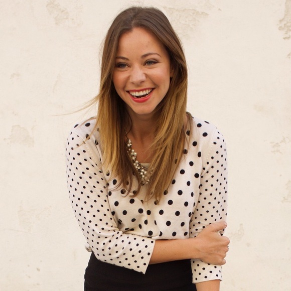 Meet your Posher, Caitlin - Picture 2 of 3