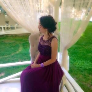 Meet your Posher, Aziza