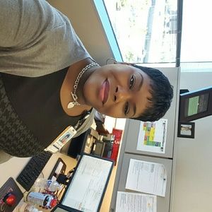 Meet your Posher, Aprille