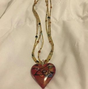 Beautiful glass heart necklace, must have!!