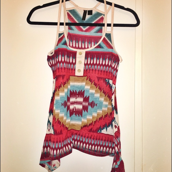 Tilly's Patterned sleeveless top - Picture 1 of 2