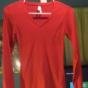Size small V neck long sleeved shirt. Very cute.