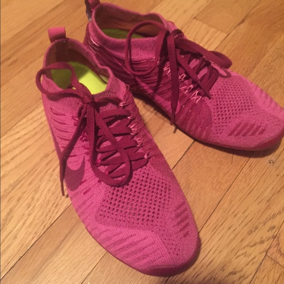 Nike Shoes - SALE ! Nike flyknit hyper feel, size 7.5