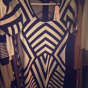 Aqua large stretch black and white dress