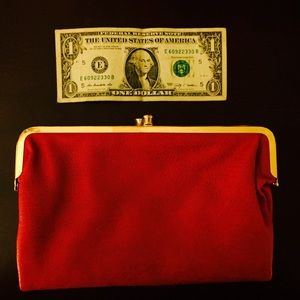 Red clutch