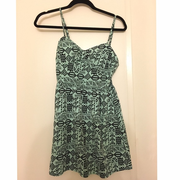 Sea foam green dress with tribal pattern - Picture 1 of 2