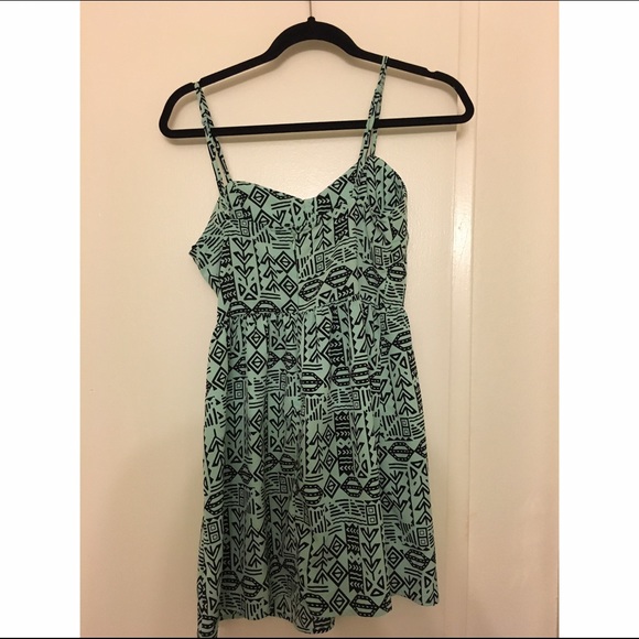 Sea foam green dress with tribal pattern - Picture 2 of 2