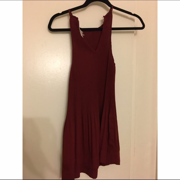 Red sleeveless blouse - Picture 2 of 2