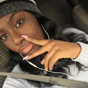 Meet your Posher, Antoinette