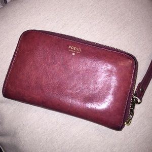 FUSCIA FOSSIL WALLET 🍇💜💜💜HOLD