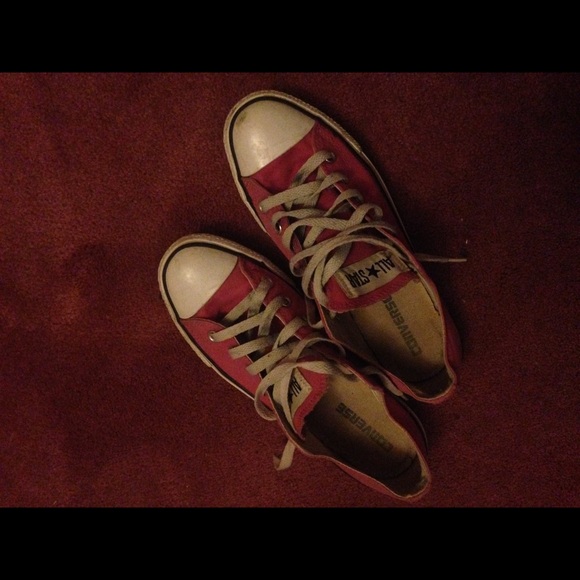 Pink converse low top