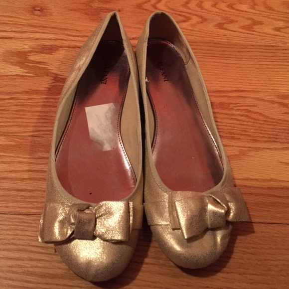 Gold bow flats