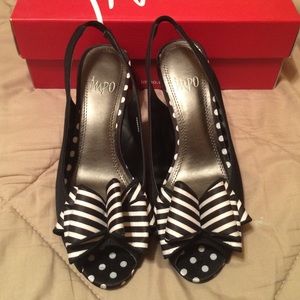 Black and white wedge