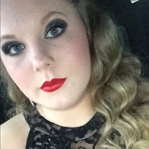 Meet your Posher, Leeann