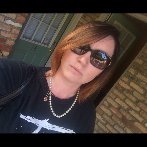 Meet your Posher! - Picture 2 of 4