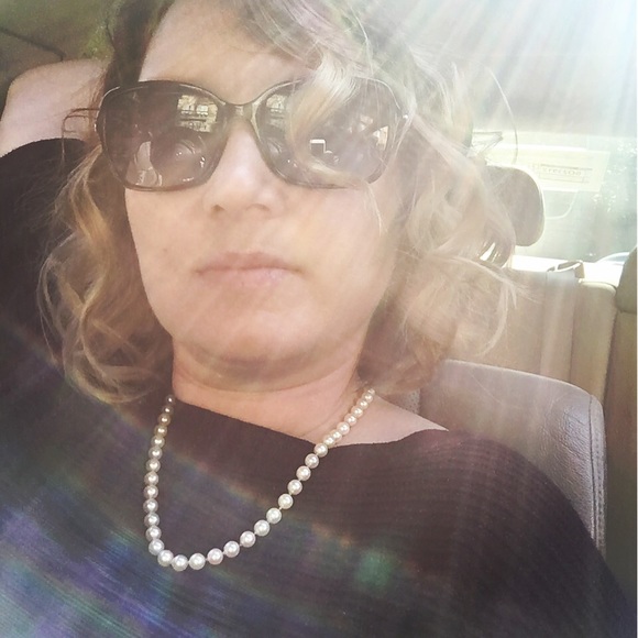 Meet your Posher! - Picture 3 of 4