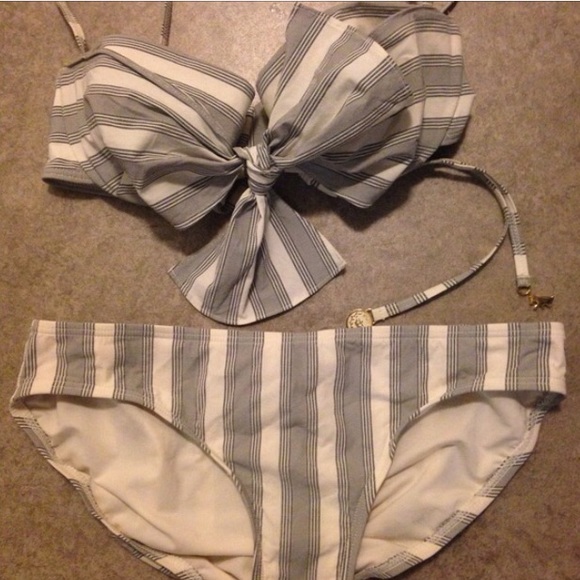 SOLD ON V I N T E D Juicy couture swim bikini