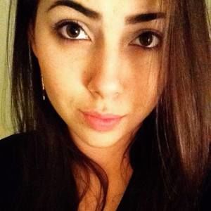 Meet your Posher, Thaís