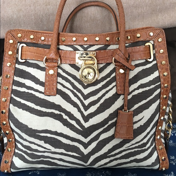Michael Kors Handbags - Michael Kors large bag with matching wristlet.
