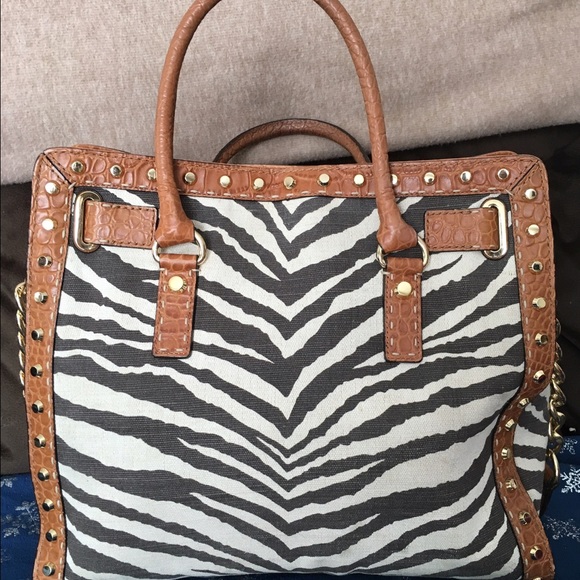 Michael Kors large bag with matching wristlet. - Picture 2 of 4