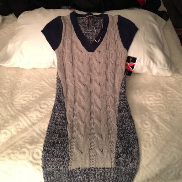 Cute sweater dress or long sweater with tights - Picture 1 of 3