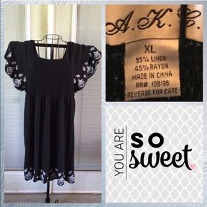 ❤️4/29/15 HP❤️Embroidered Butterfly Sleeve Dress