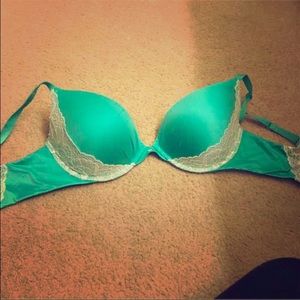 New never worn VS fabulous 34DD
