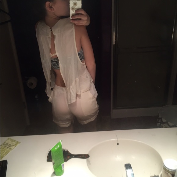 V-neck Ruffled Crop and Shorts set - Picture 4 of 4